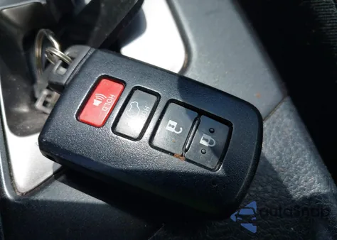 2016 Toyota Rav4 Xle z USA, uszkodzony, nr VIN JTMRFREV0GJ104376